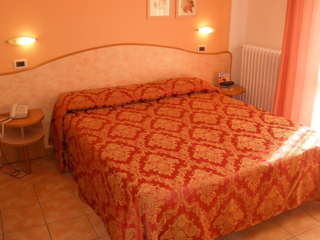 Hotel Magda Novafeltria Cameră foto